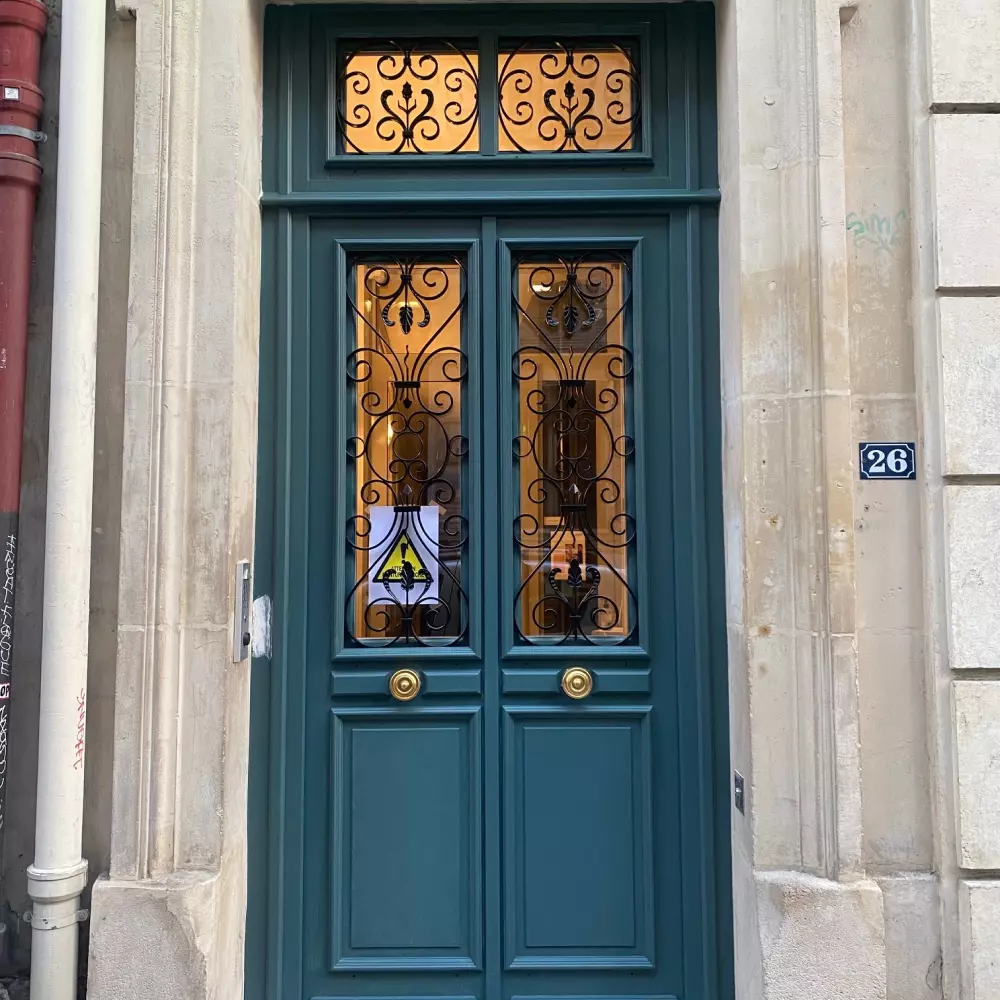 Porte bois massif sécurisée