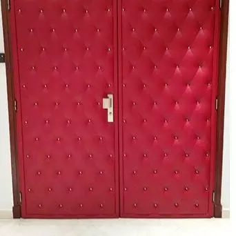 Double porte capitonnée rouge
