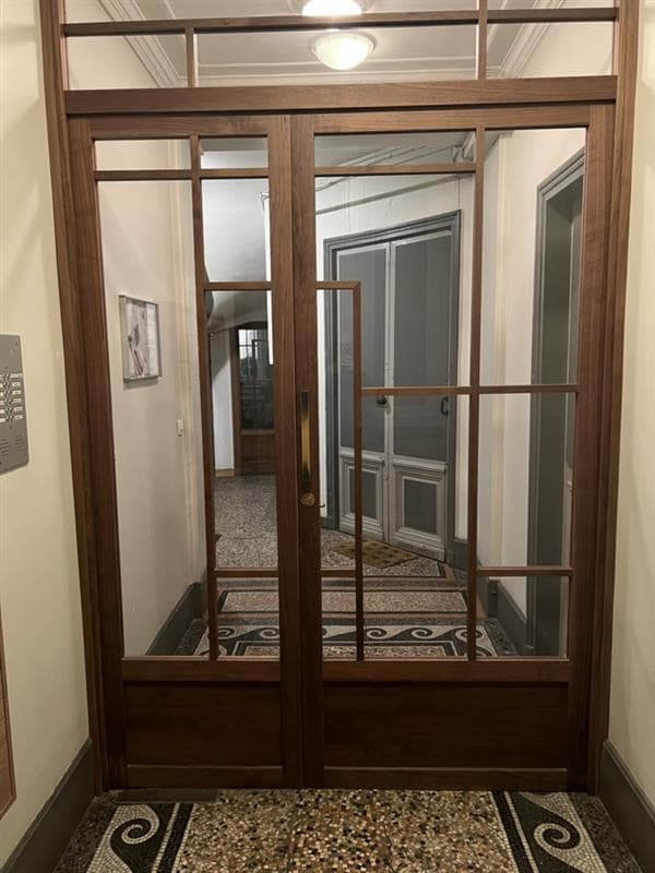Porte de hall d'immeuble