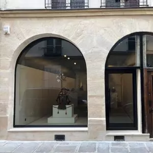 Vitrine blindée pour galerie